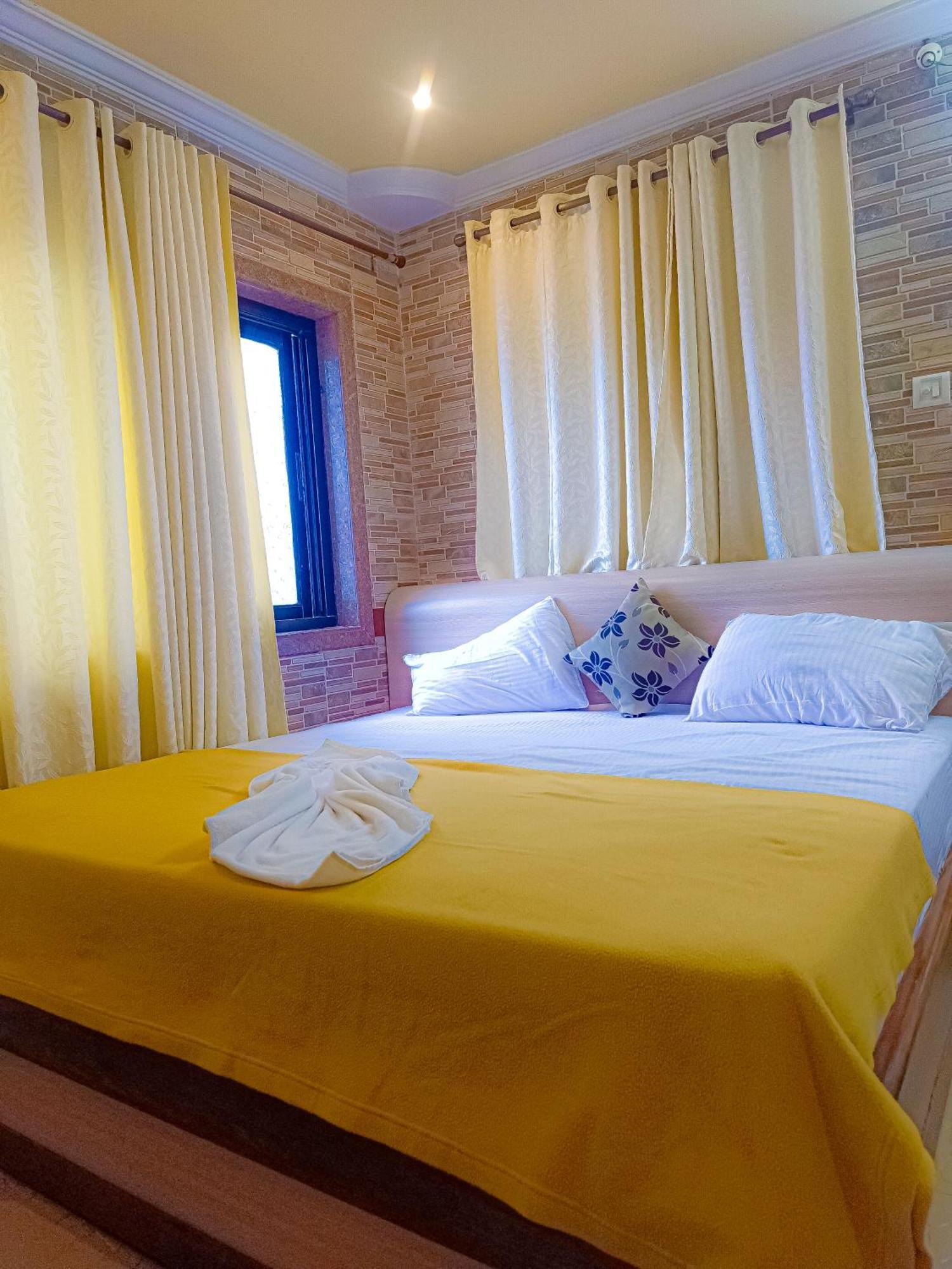 Shradha Luxury Room กาลังกูติ ภายนอก รูปภาพ
