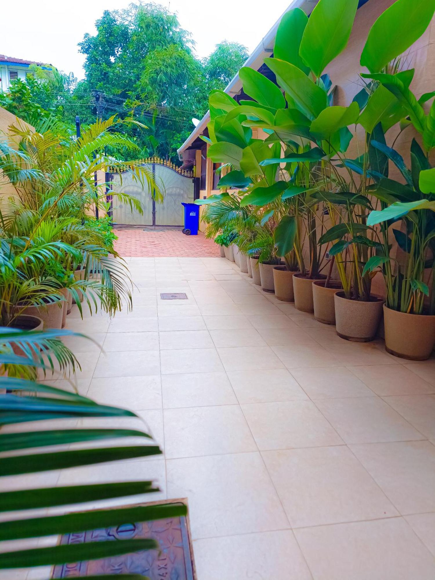 Shradha Luxury Room กาลังกูติ ภายนอก รูปภาพ