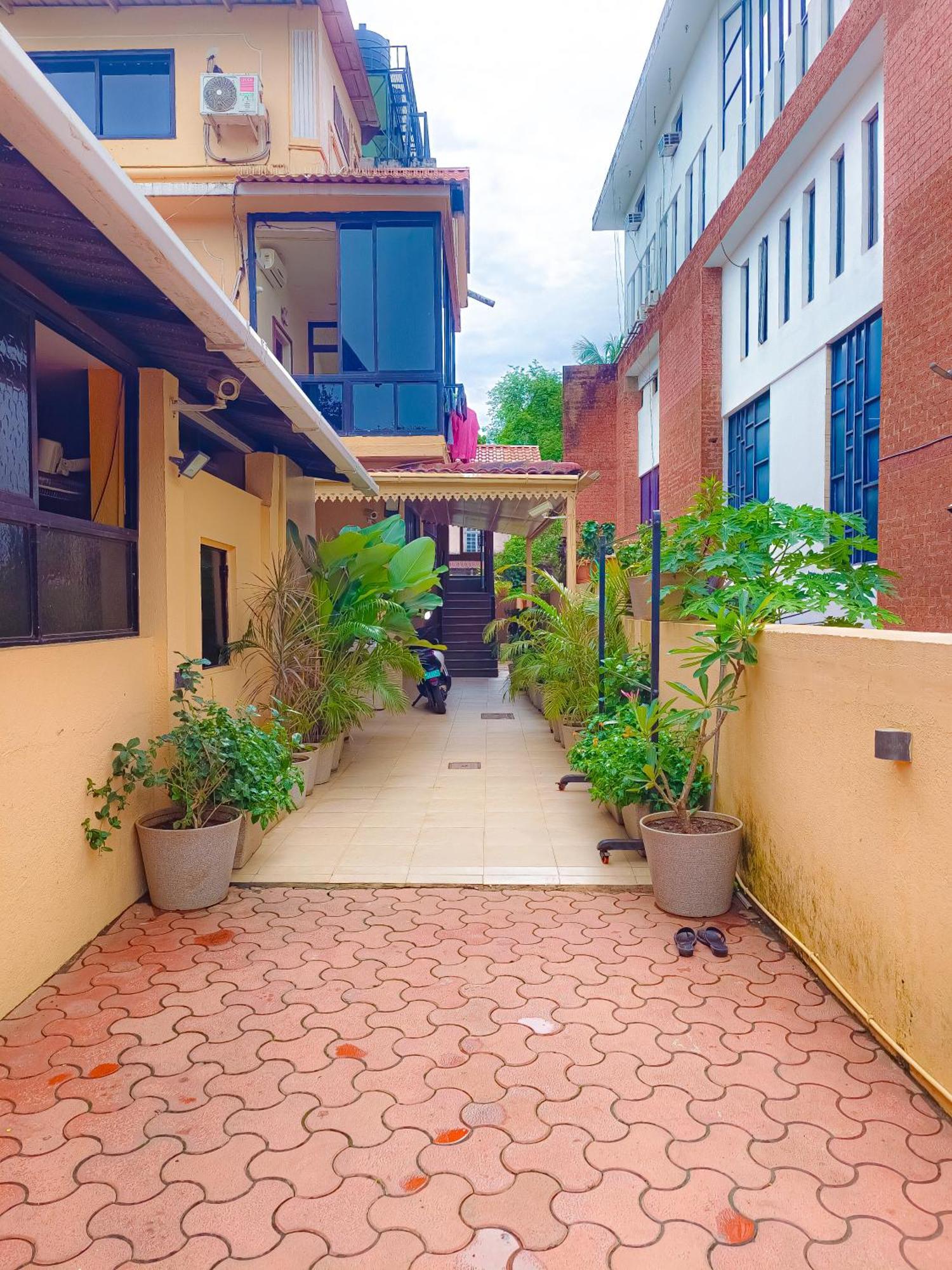 Shradha Luxury Room กาลังกูติ ภายนอก รูปภาพ