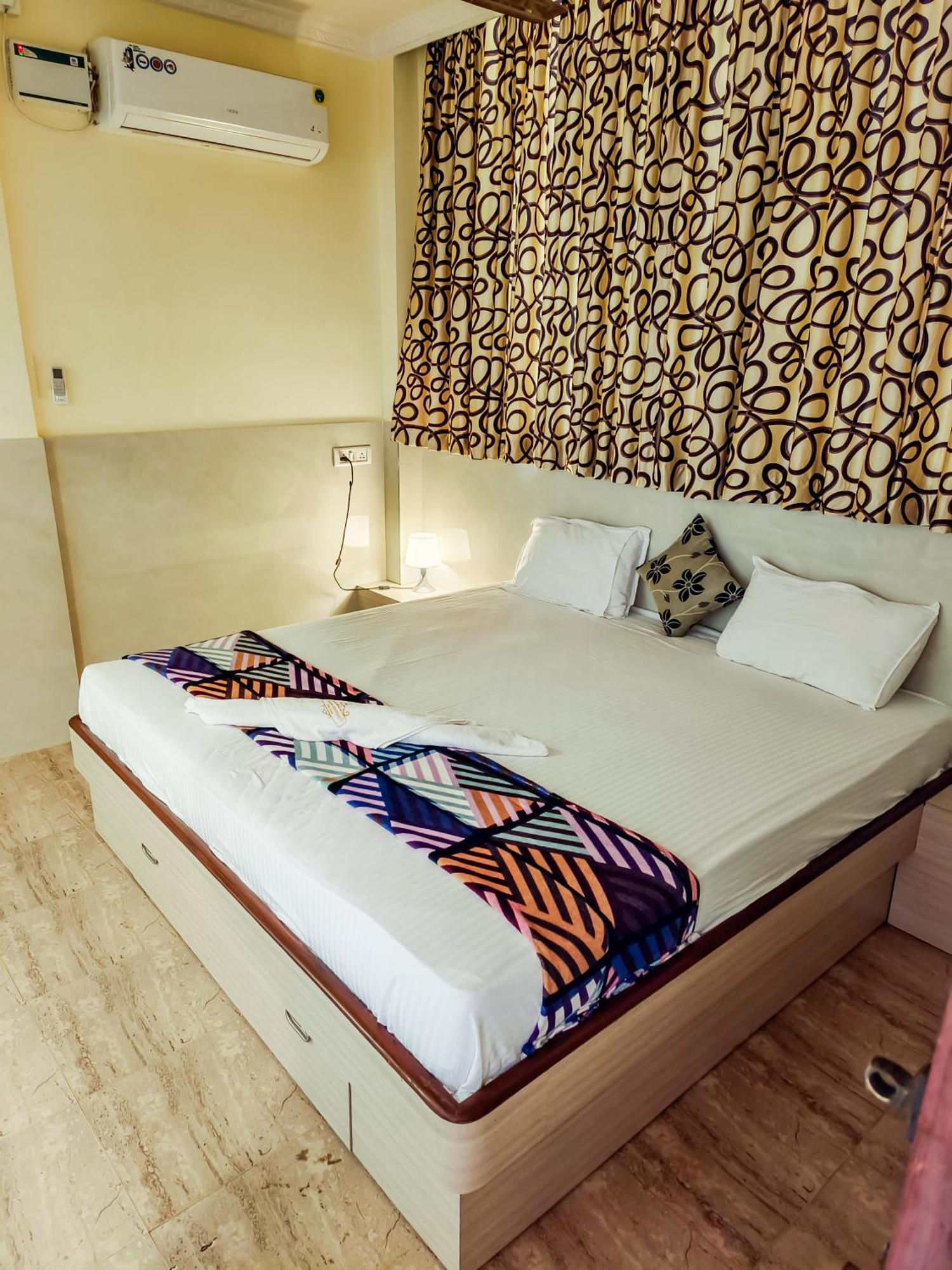 Shradha Luxury Room กาลังกูติ ภายนอก รูปภาพ
