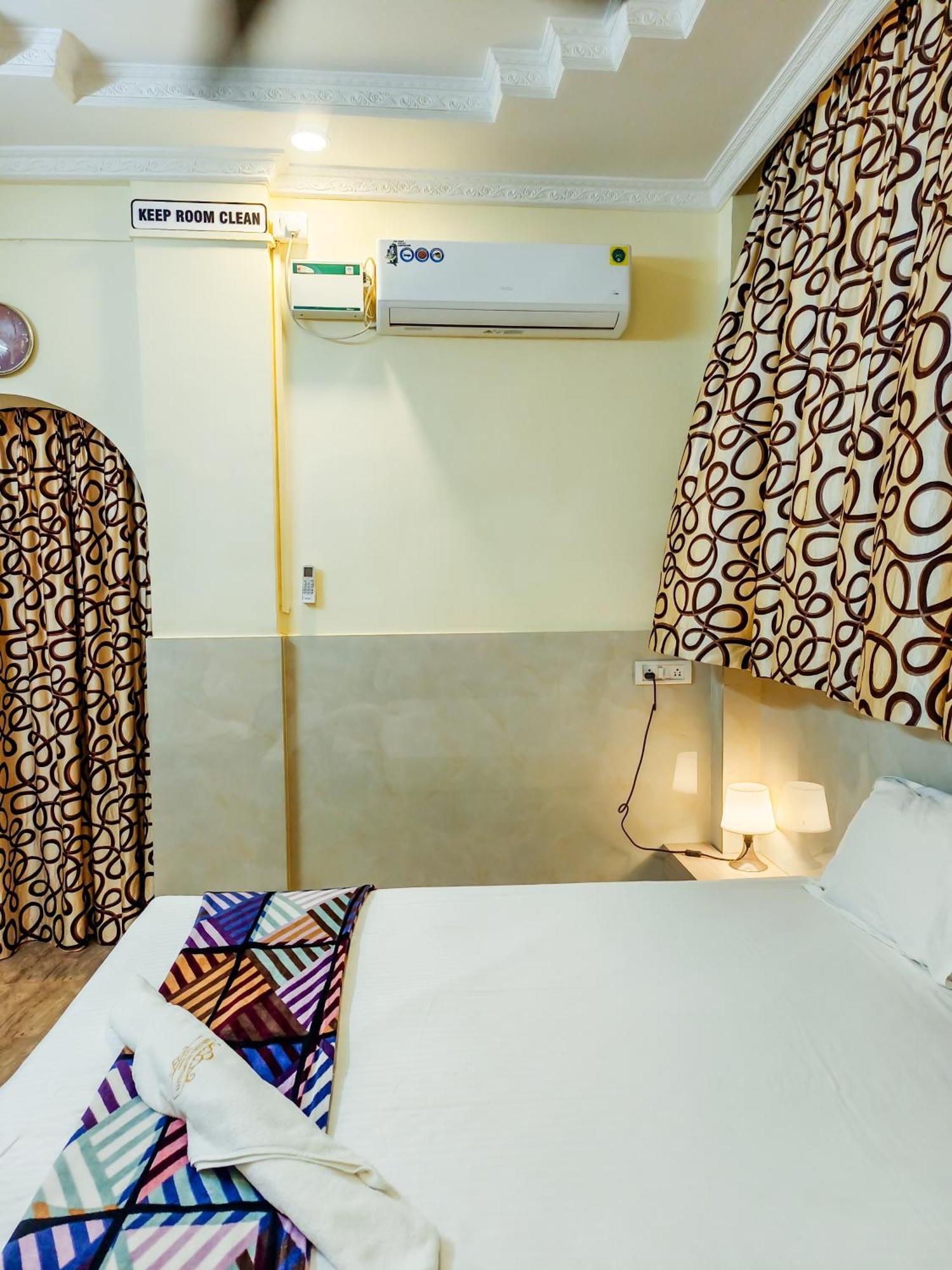 Shradha Luxury Room กาลังกูติ ภายนอก รูปภาพ